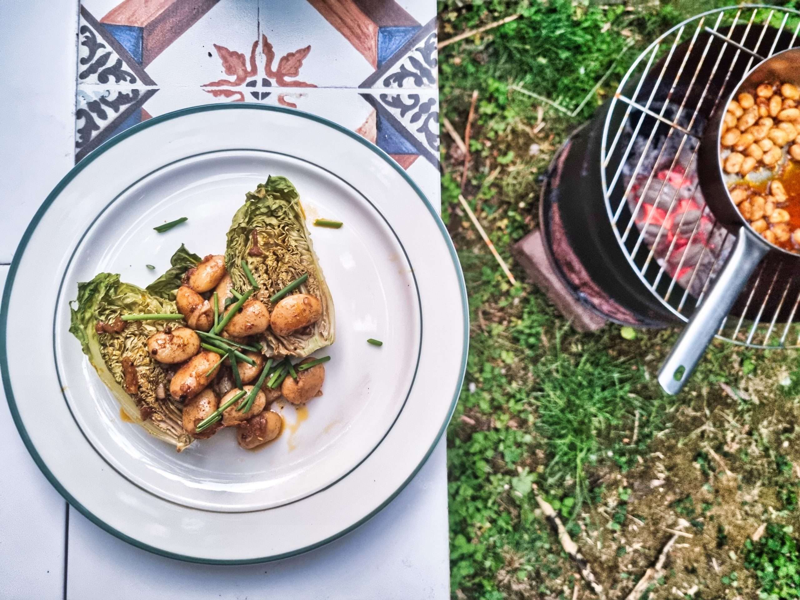 Gegrilde gem met witte bonnen en paprikadressing
